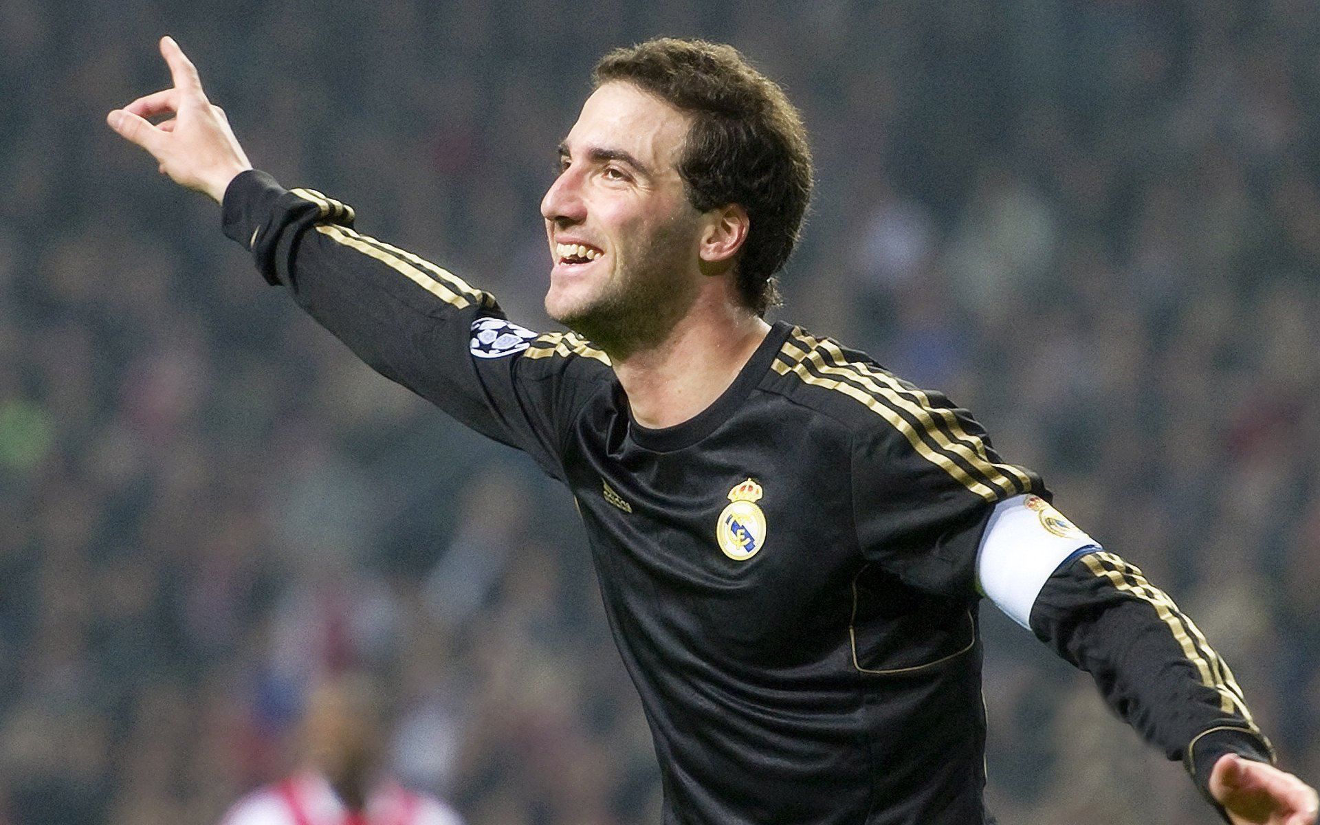 F1争冠启示录,当赛道狂飙遇上新疆篮球风暴