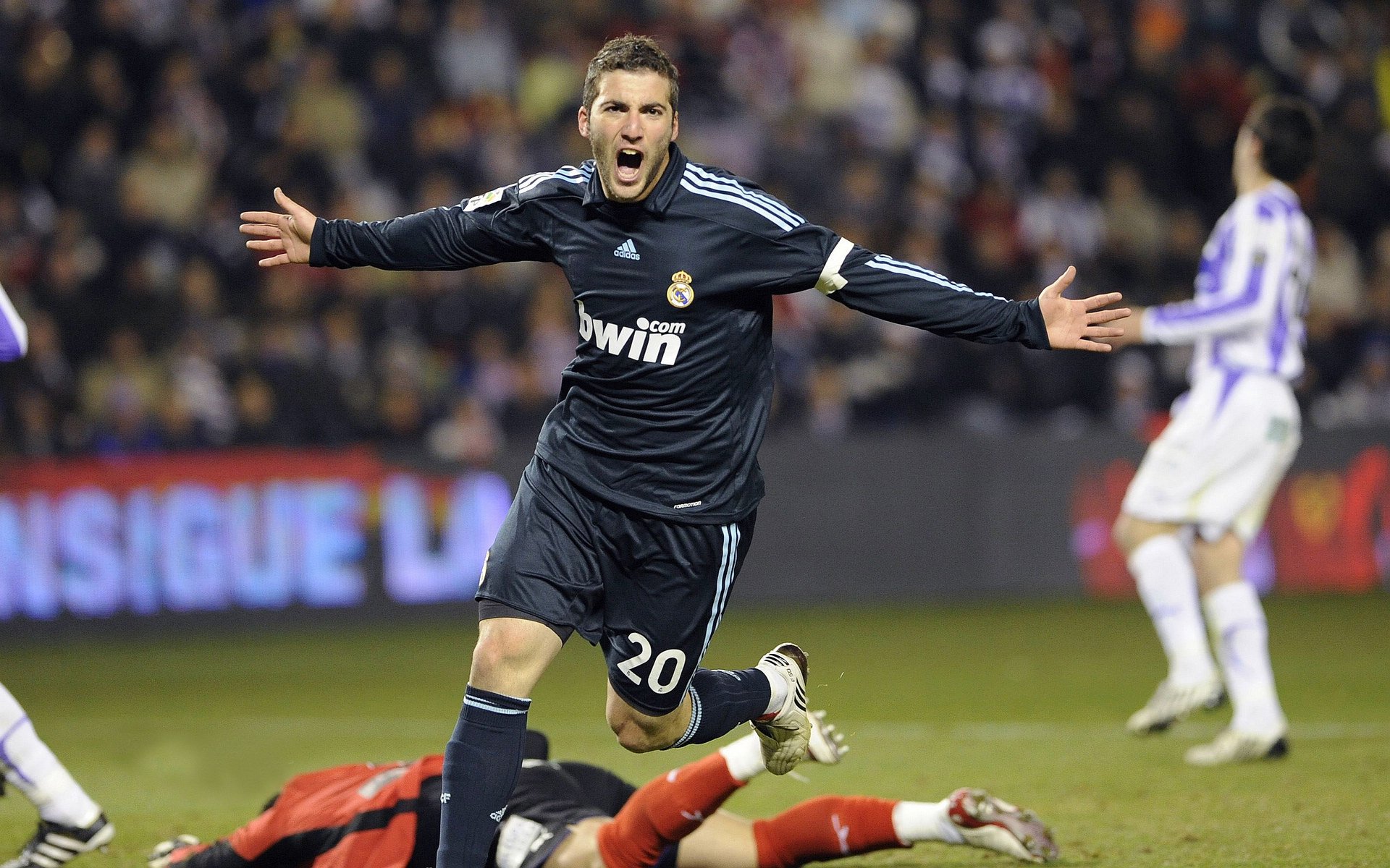 李刚仁压力下完成爆发，日本轻取澳大利亚，东亚足球的静默革命